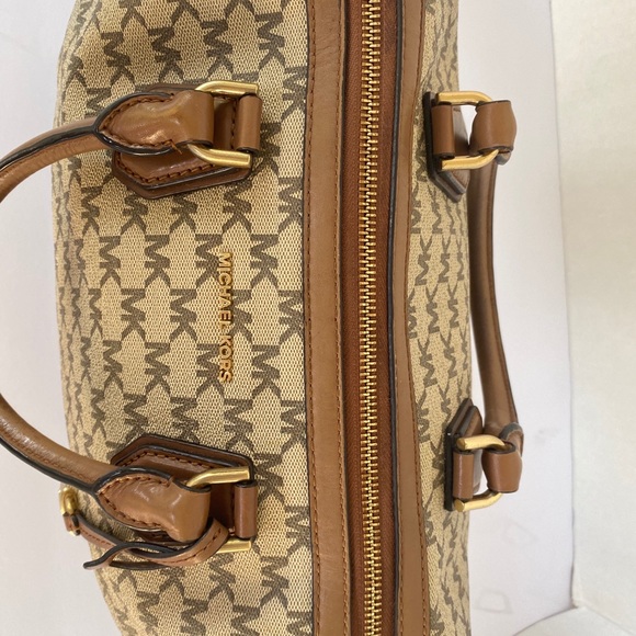 Michael Kors Handbag 🤎 - Picture 4 of 9